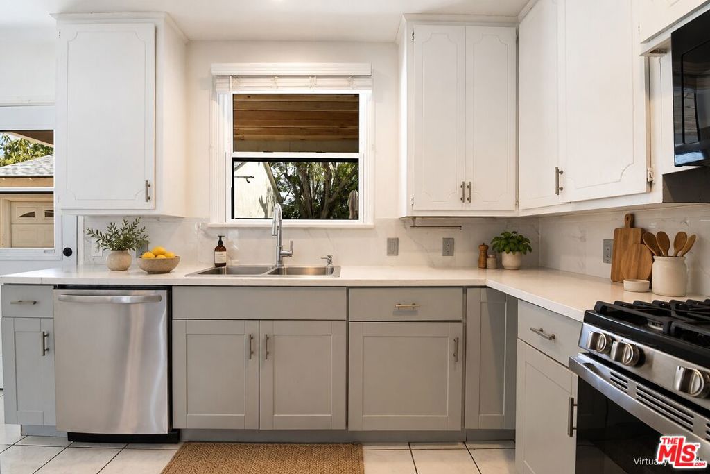 414 University Avenue Property Photo 20