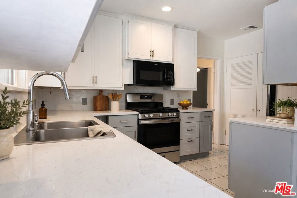 414 University Avenue Property Photo 22