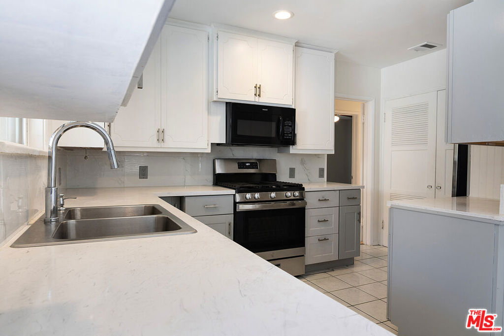 414 University Avenue Property Photo 23