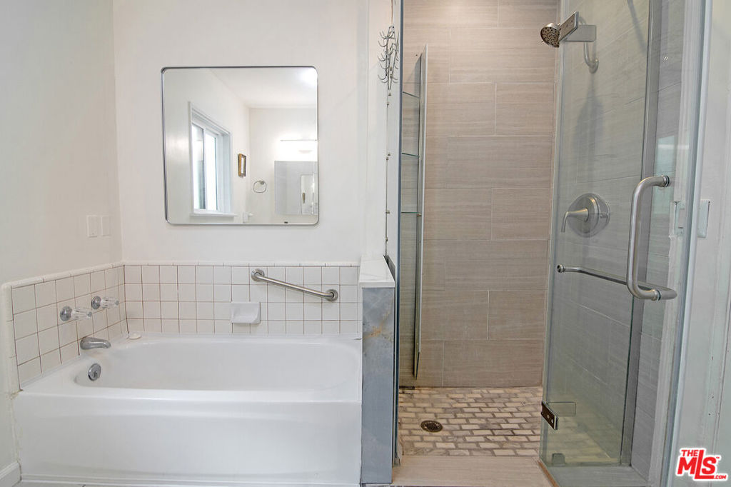 414 University Avenue Property Photo 40