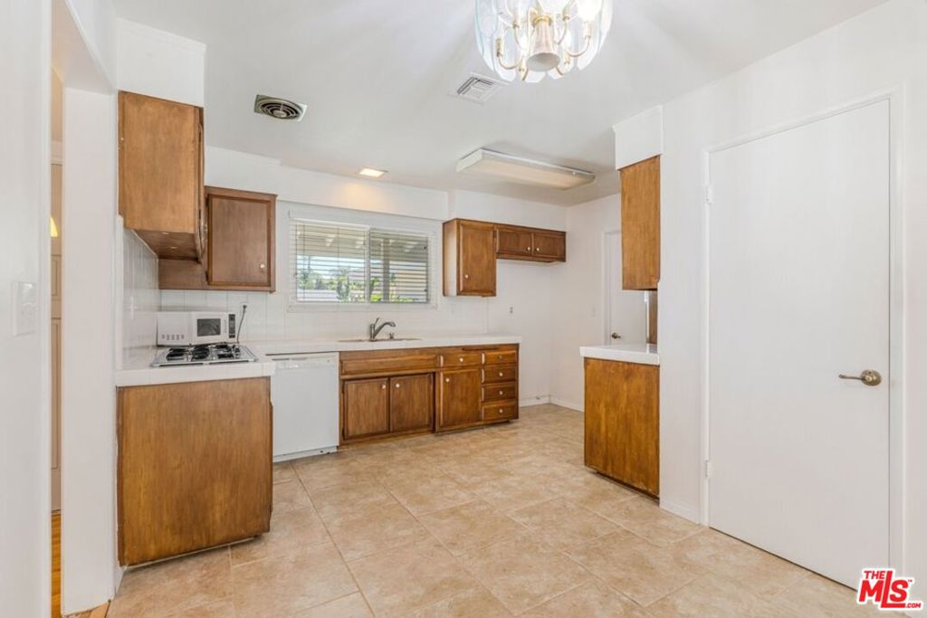9811 Lubao Avenue Property Photo 8
