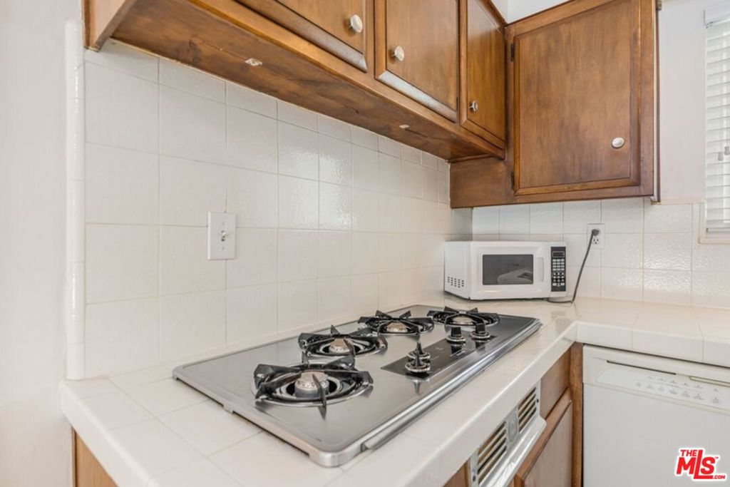 9811 Lubao Avenue Property Photo 10