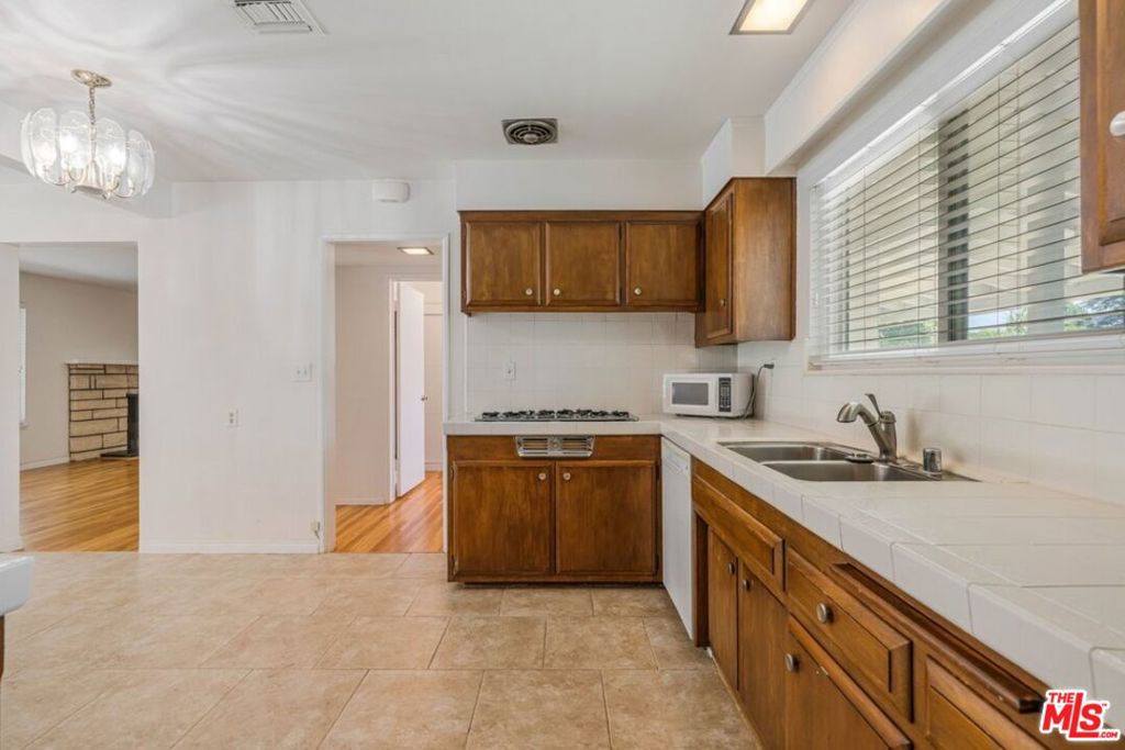 9811 Lubao Avenue Property Photo 12