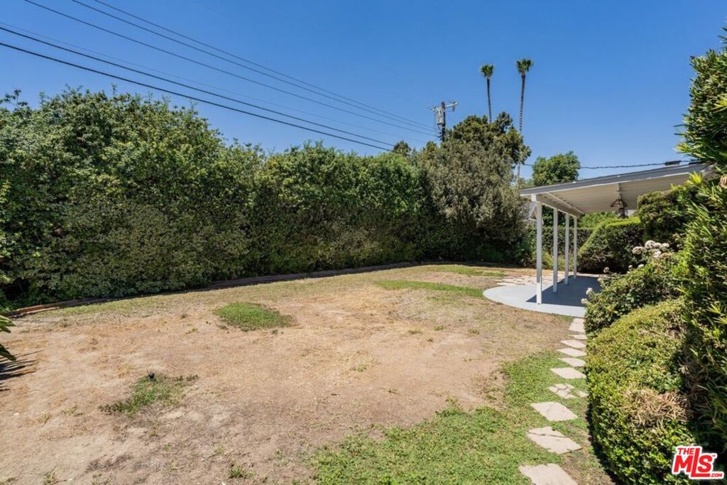 9811 Lubao Avenue Property Photo 23