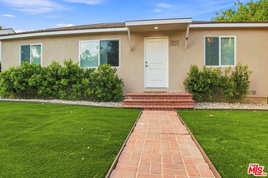 17623 Burbank Boulevard Property Photo 1