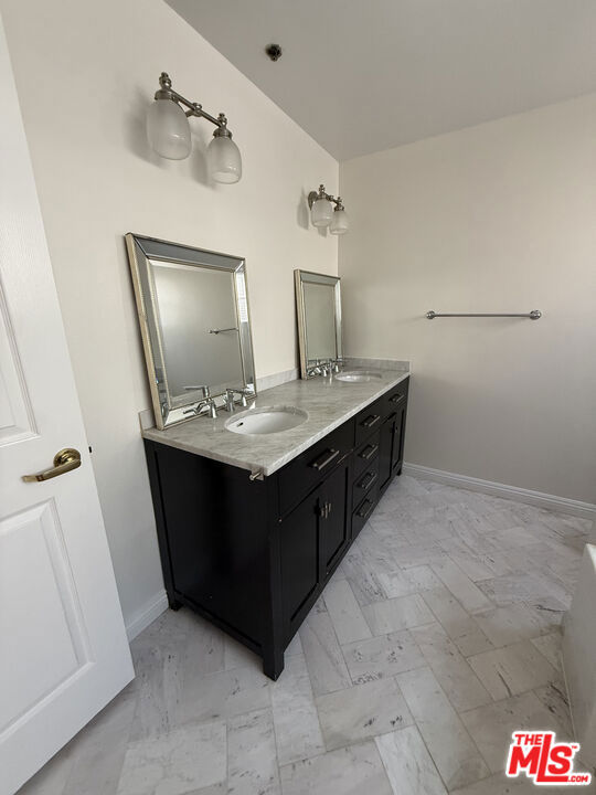 1238 S Holt Avenue 2 Property Photo 29