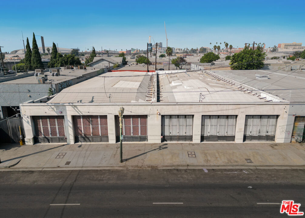 3841 Broadway Place Property Photo 1