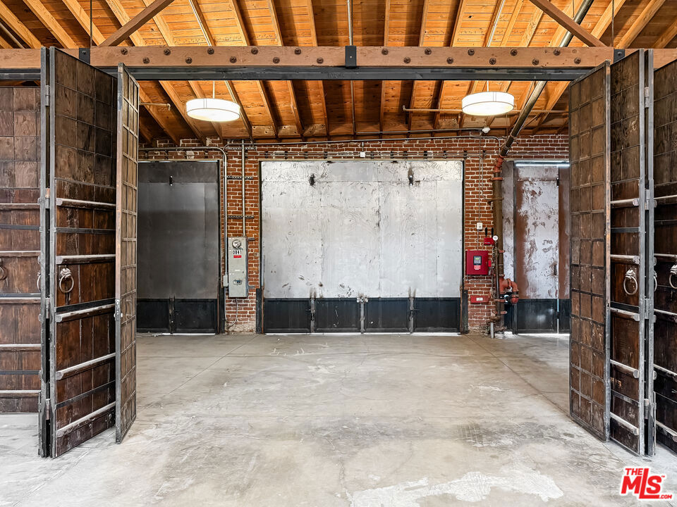 3841 Broadway Place Property Photo 3