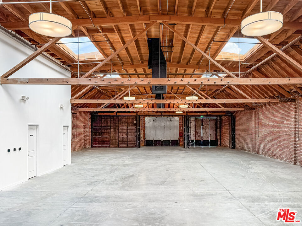3841 Broadway Place Property Photo 4