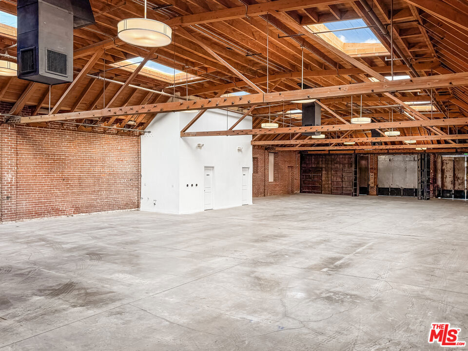 3841 Broadway Place Property Photo 5