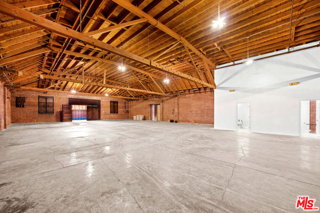 3841 Broadway Place Property Photo 8