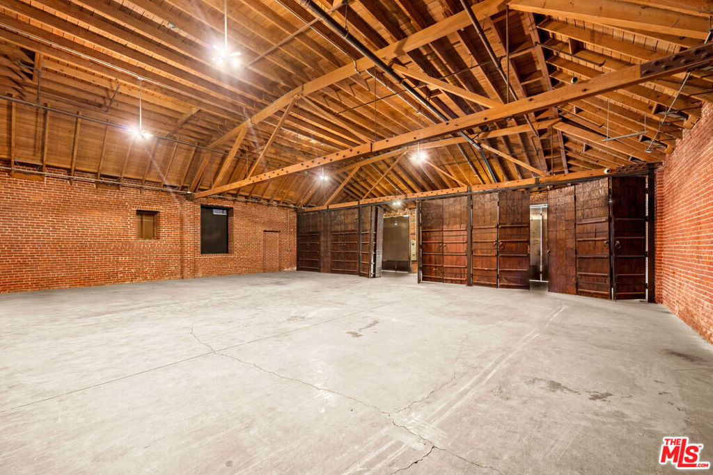 3841 Broadway Place Property Photo 9