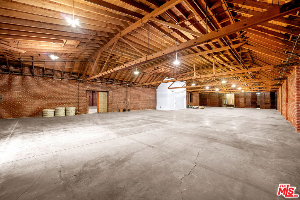 3841 Broadway Place Property Photo 11