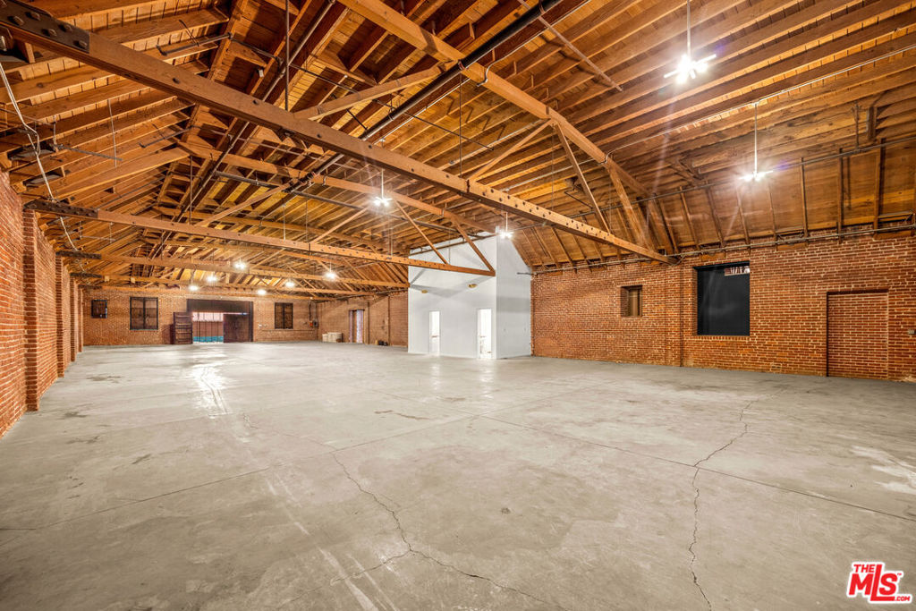 3841 Broadway Place Property Photo 12