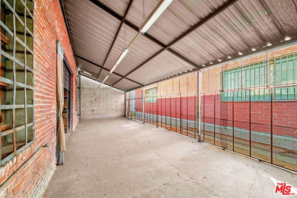 3841 Broadway Place Property Photo 16