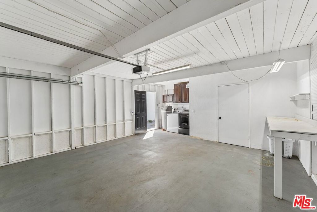 547 N Farrell Drive Property Photo 30