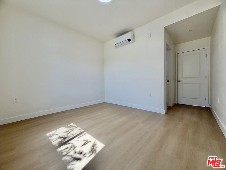 233 1/2 N Chicago Street 233 1/2 Property Photo 4