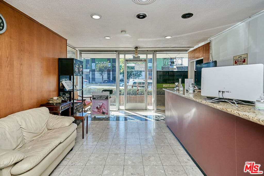 2551 Beverly Boulevard B Property Photo 1