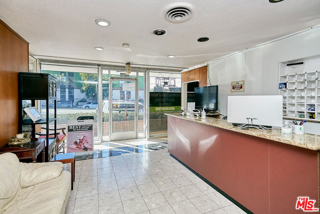 2551 Beverly Boulevard B Property Photo 2