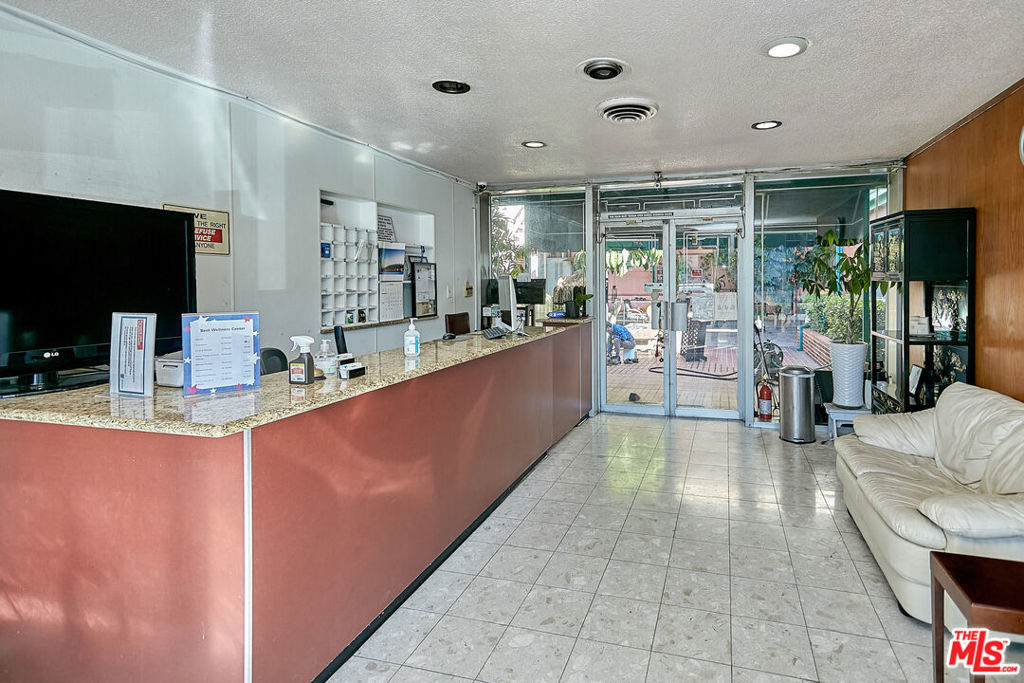 2551 Beverly Boulevard B Property Photo 3
