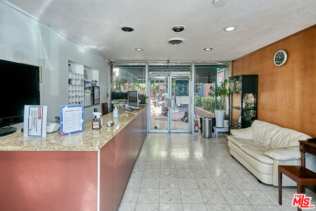 2551 Beverly Boulevard B Property Photo 4