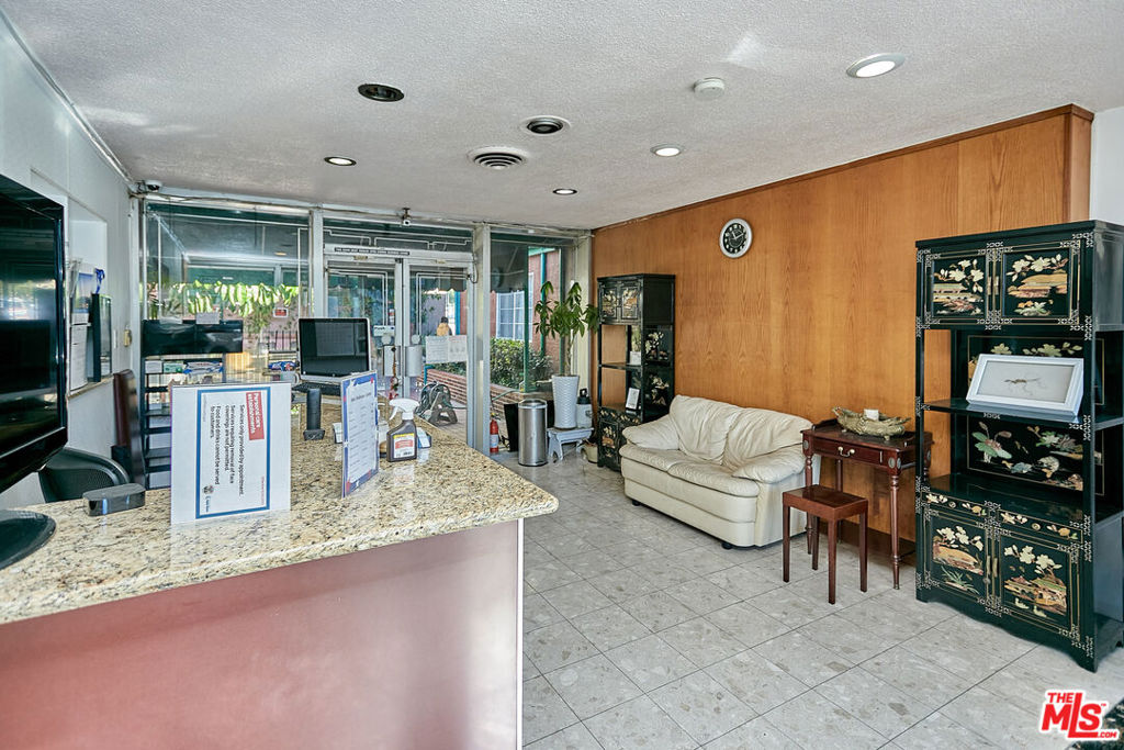 2551 Beverly Boulevard B Property Photo 5