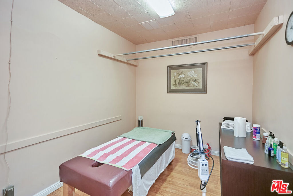 2551 Beverly Boulevard B Property Photo 8