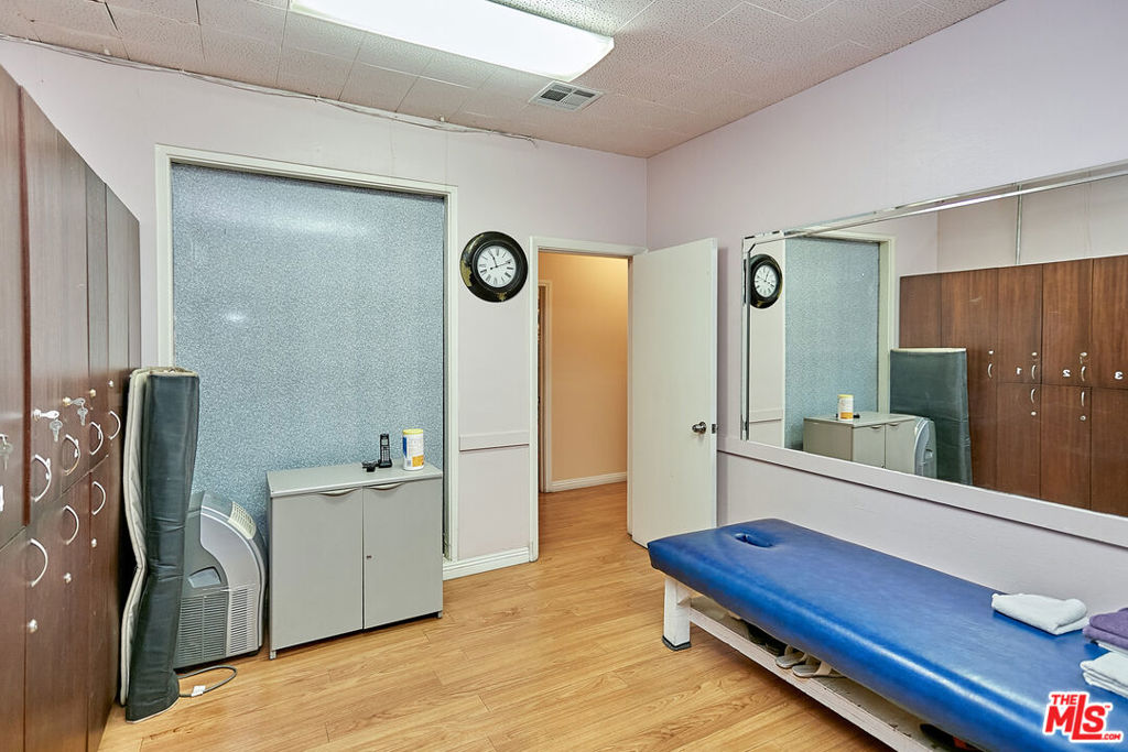 2551 Beverly Boulevard B Property Photo 13