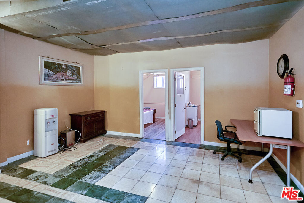 2551 Beverly Boulevard B Property Photo 35