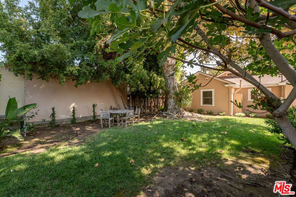 1919 N Catalina Street Property Photo 12