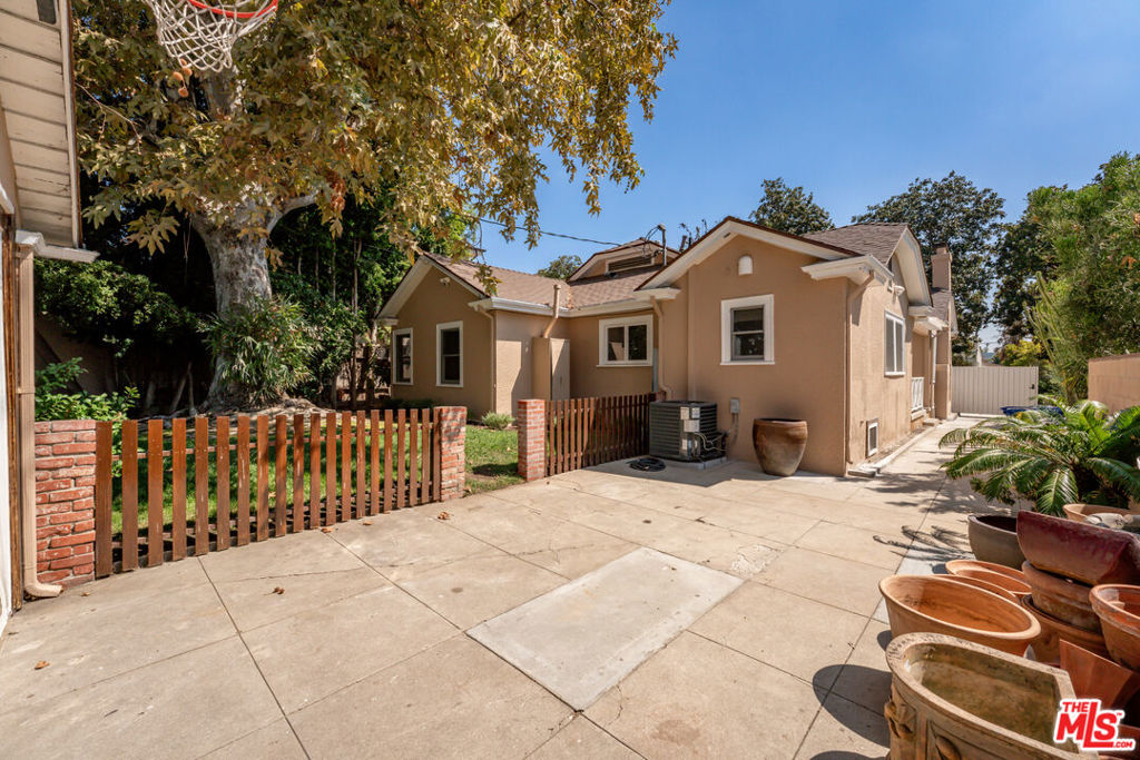 1919 N Catalina Street Property Photo 15