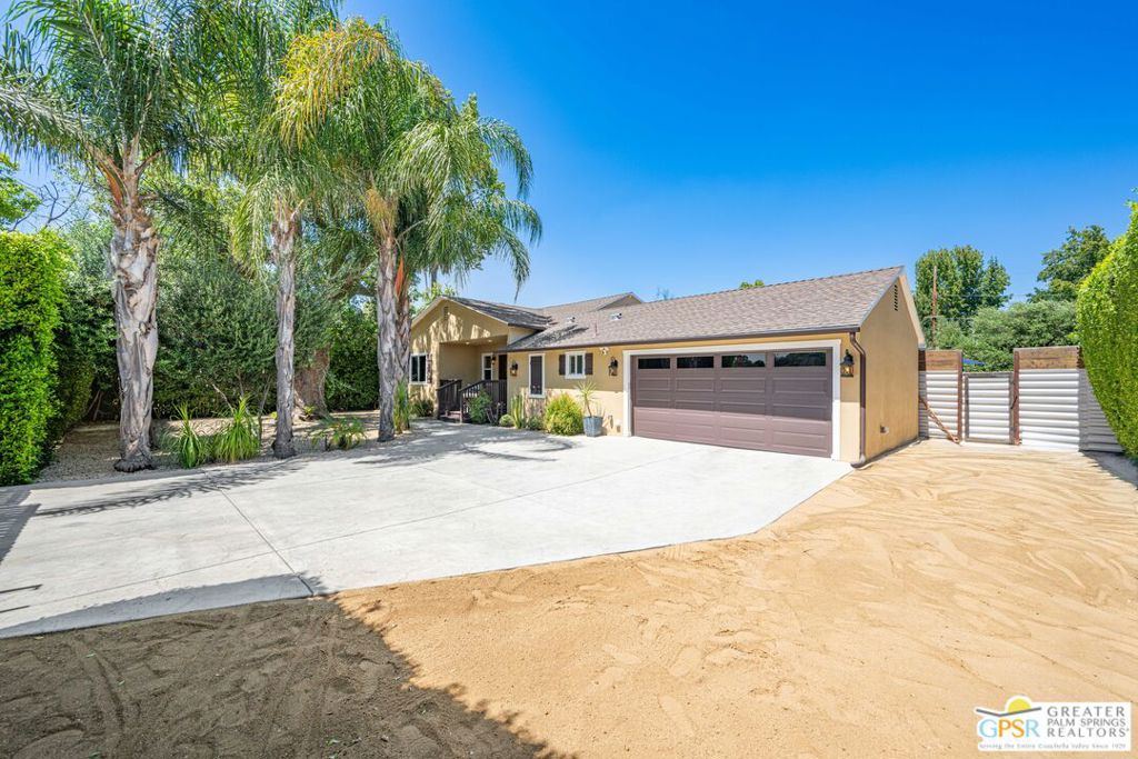 13435 Erwin Street Property Photo 2