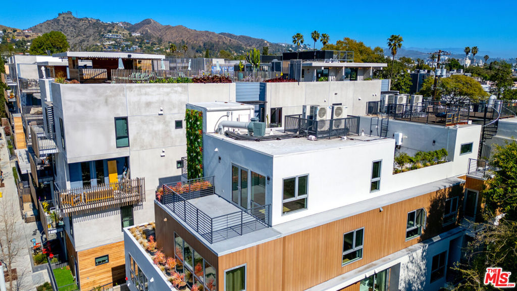 1236 N Fairfax Avenue 4 Property Photo 2