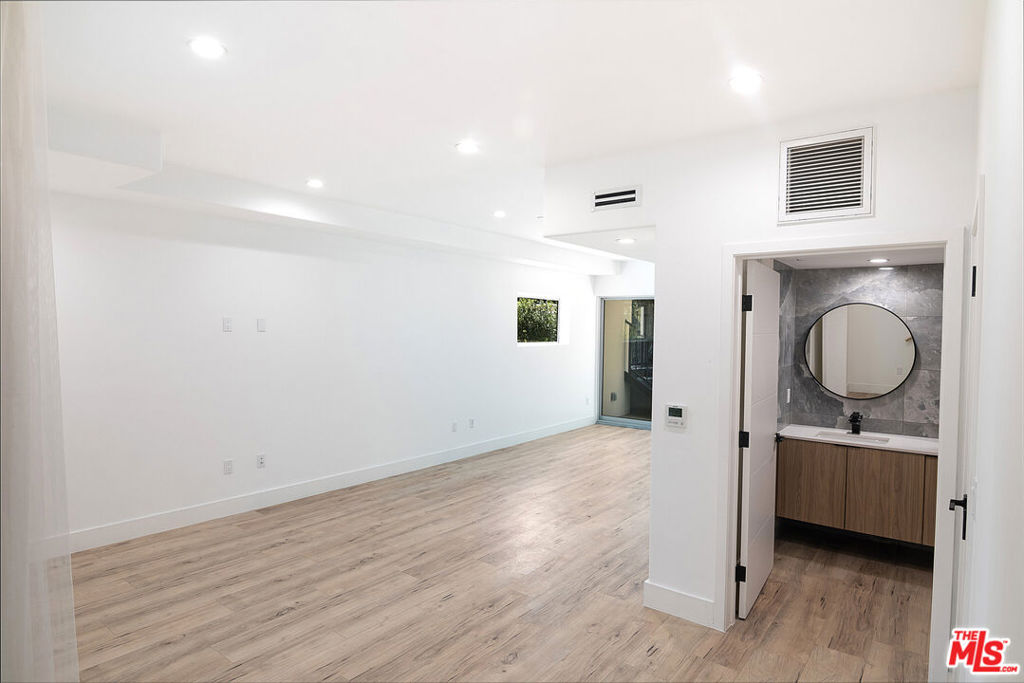 1236 N Fairfax Avenue 4 Property Photo 5