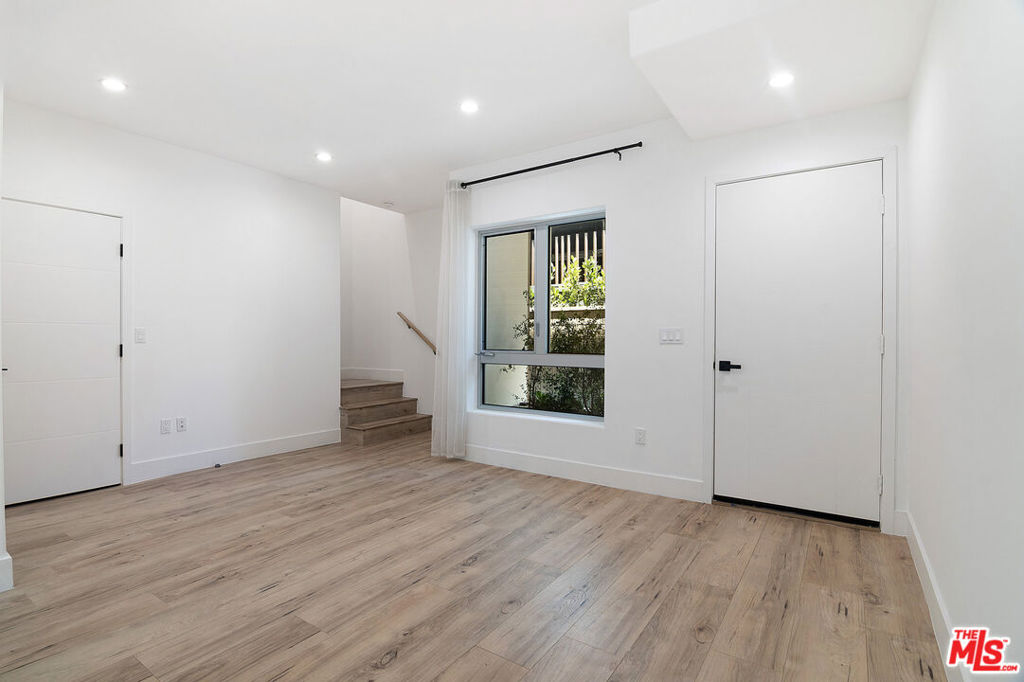 1236 N Fairfax Avenue 4 Property Photo 7