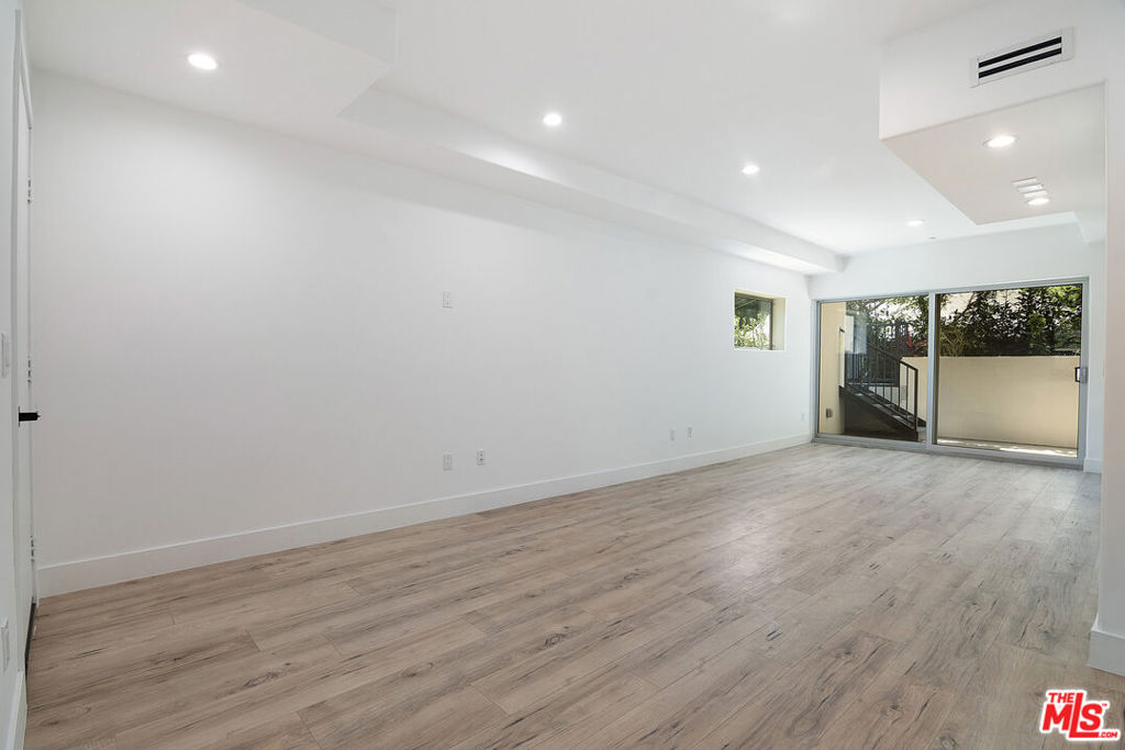 1236 N Fairfax Avenue 4 Property Photo 8