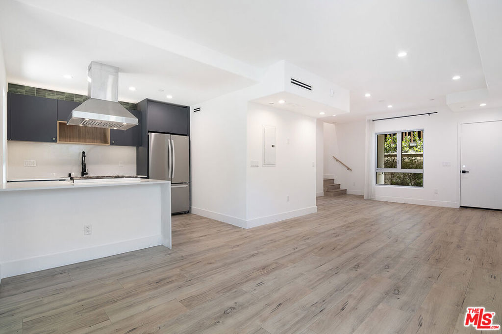 1236 N Fairfax Avenue 4 Property Photo 10