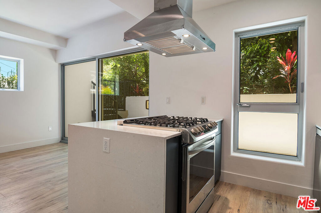 1236 N Fairfax Avenue 4 Property Photo 17