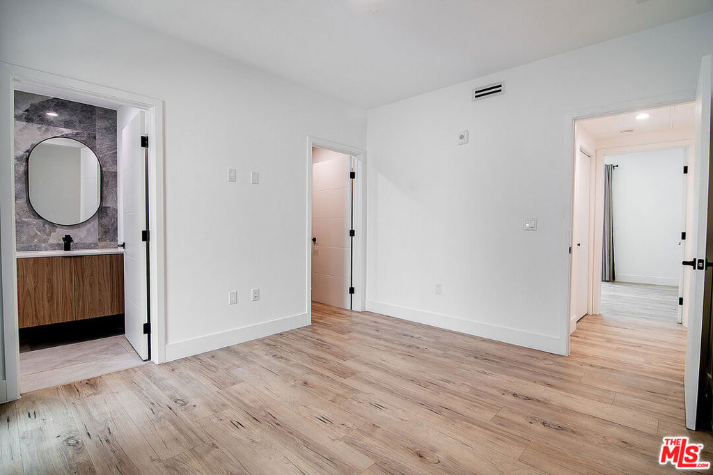 1236 N Fairfax Avenue 4 Property Photo 21