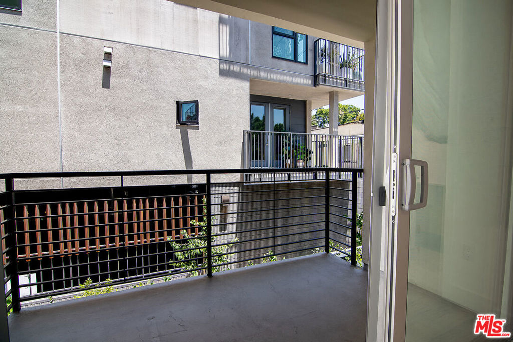 1236 N Fairfax Avenue 4 Property Photo 22