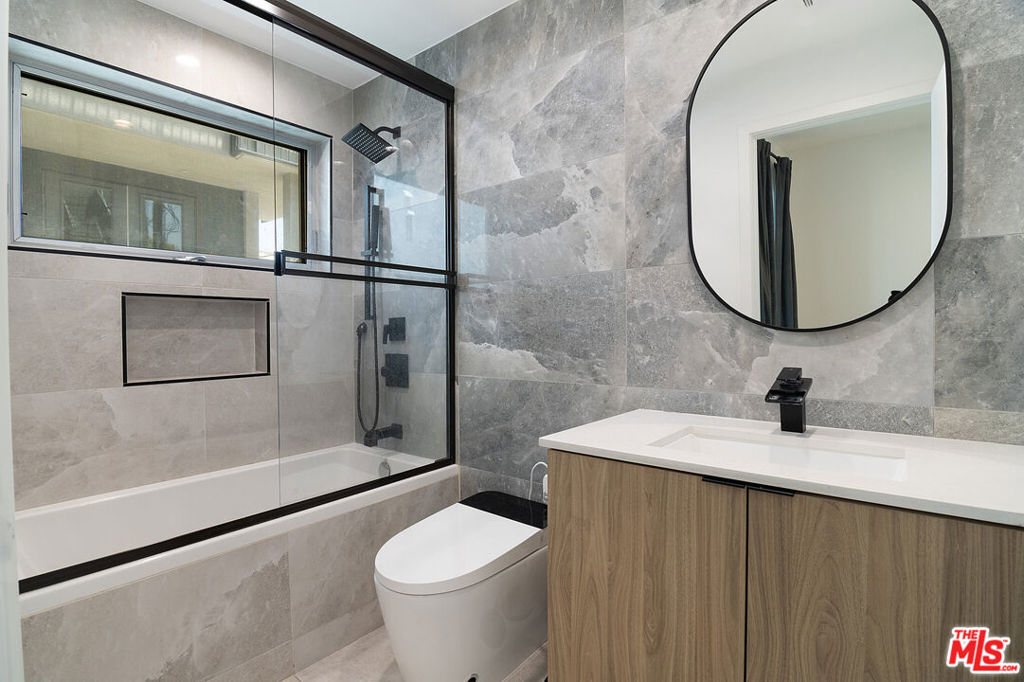 1236 N Fairfax Avenue 4 Property Photo 23