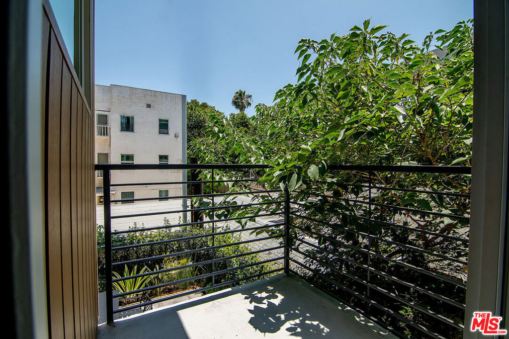 1236 N Fairfax Avenue 4 Property Photo 28