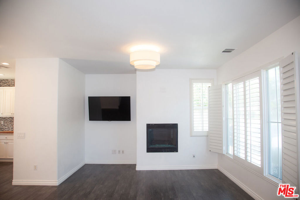 9135 S Cullen Way Property Photo 10