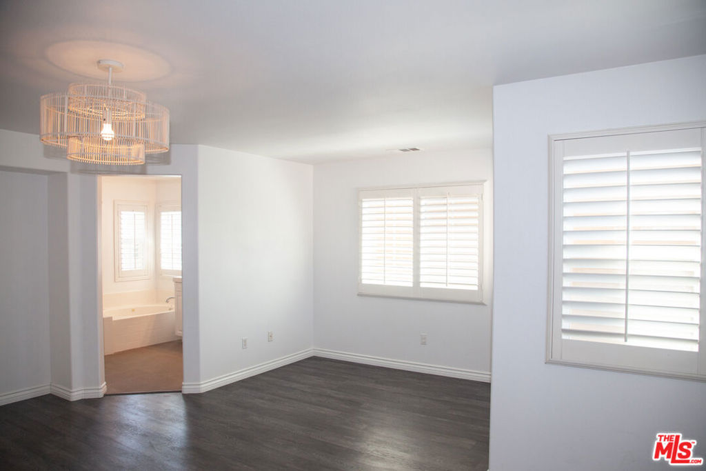 9135 S Cullen Way Property Photo 13