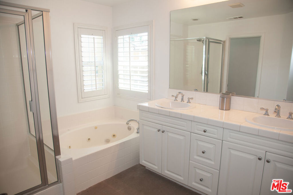 9135 S Cullen Way Property Photo 15