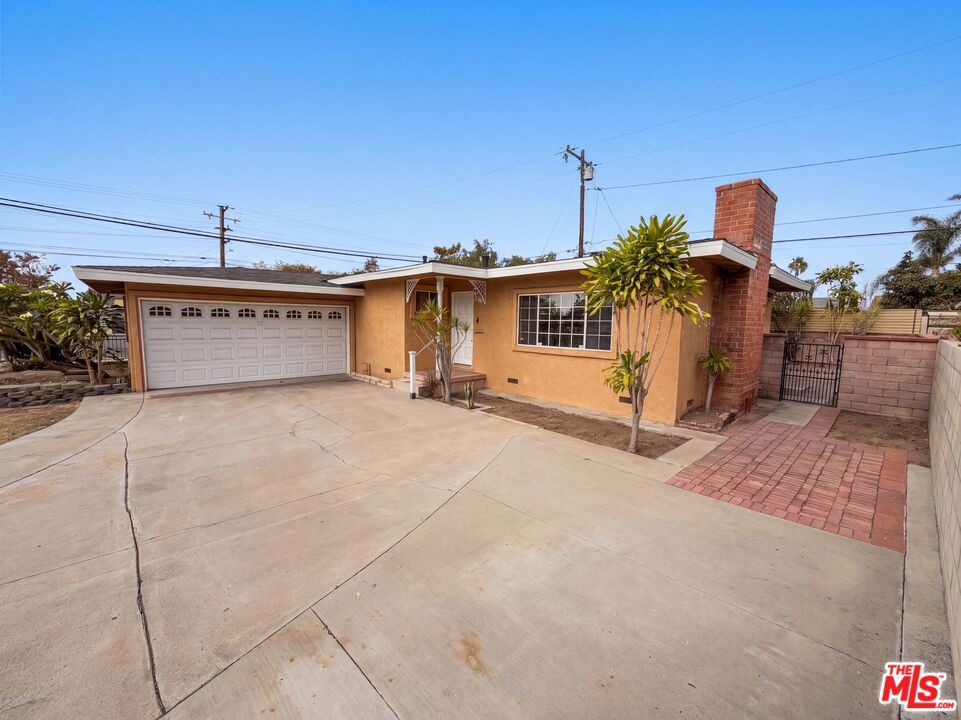 1426 S Rita Way Property Photo 1