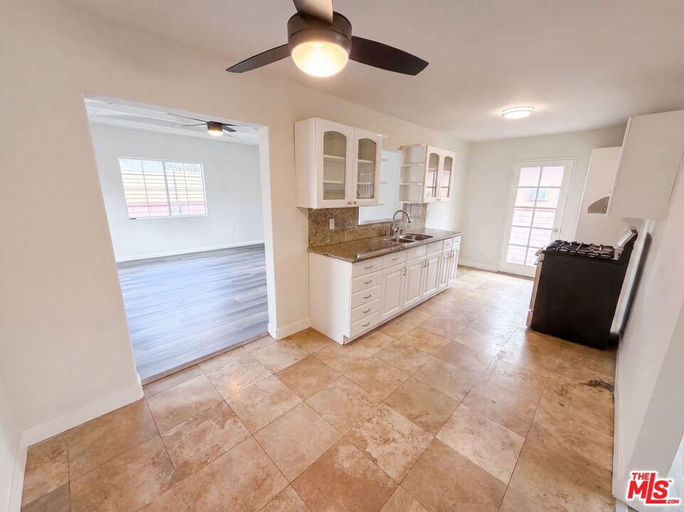 1426 S Rita Way Property Photo 2