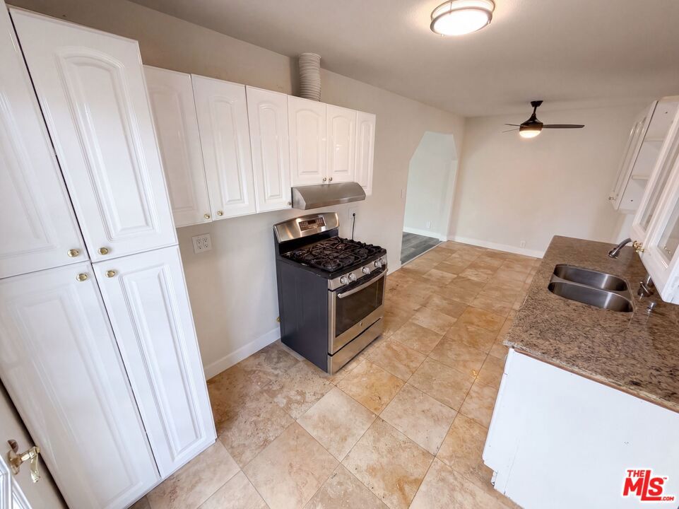 1426 S Rita Way Property Photo 11