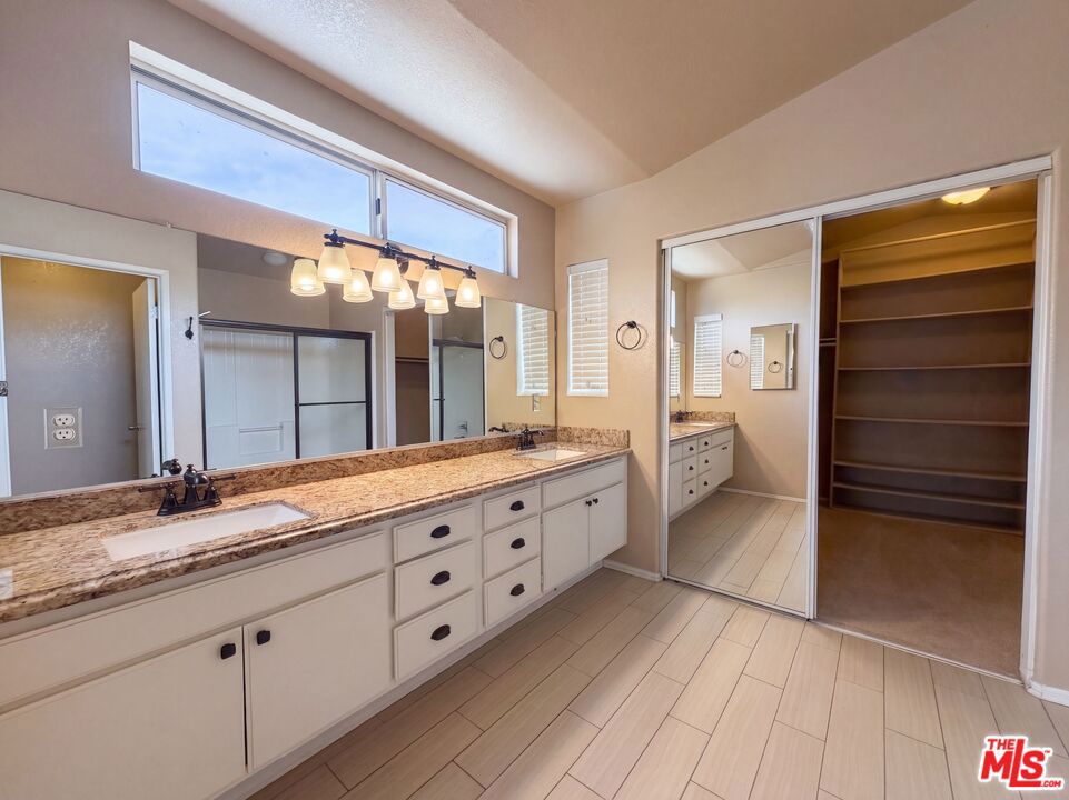 5539 W Avenue L6 Property Photo 6