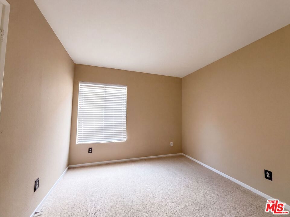 5539 W Avenue L6 Property Photo 8